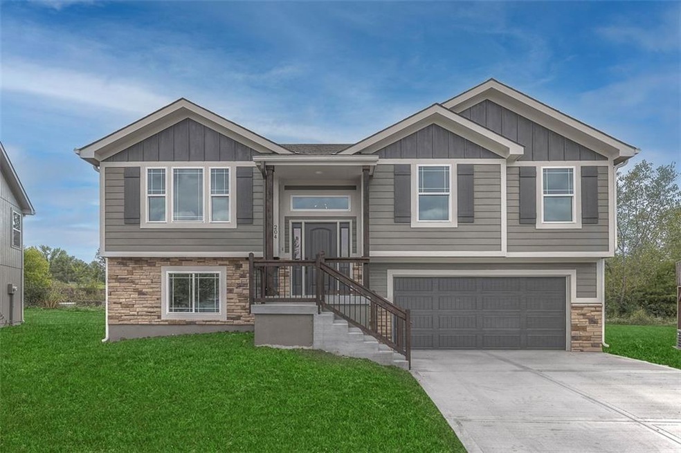 204 Elissa Dr, Raymore, MO 64083 - photo 1