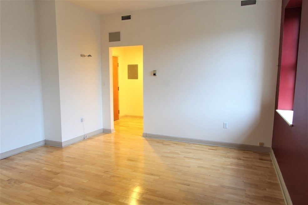 60E Glen Rd unit 306, Brookline, MA 02445 - photo 1