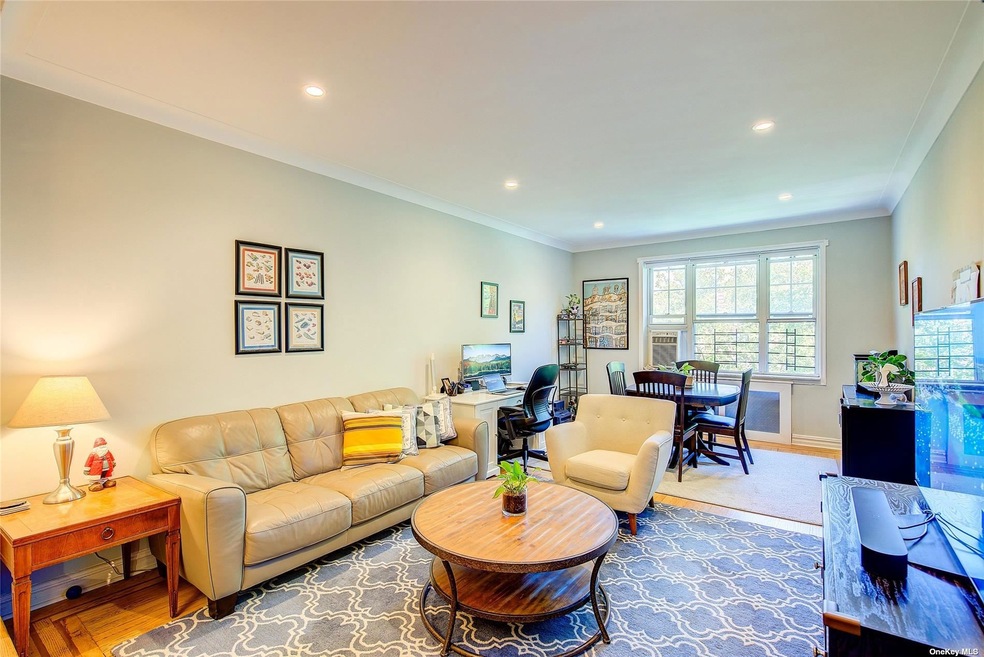 77-14 113th St unit 4M, Forest Hills, NY 11375 - photo 1