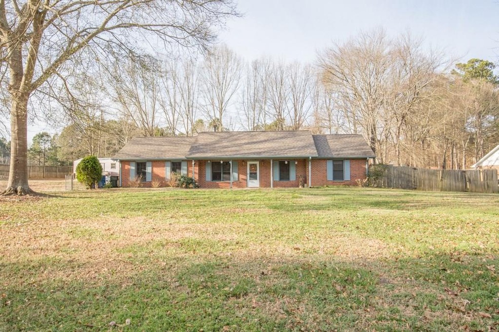 700 Pinecrest Rd NW, Winder, GA 30680 - photo 1