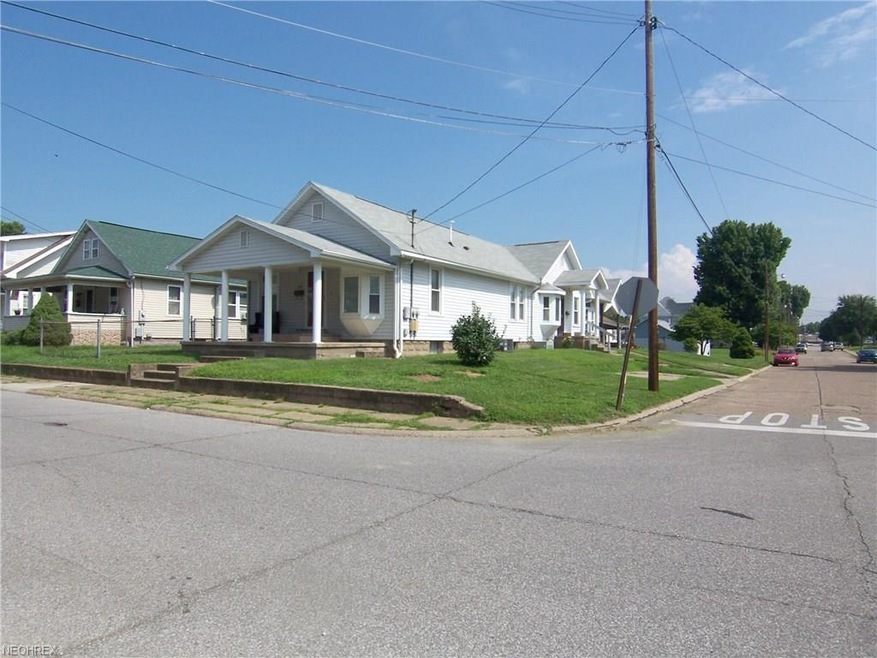 Front view of 1423 32nd St.