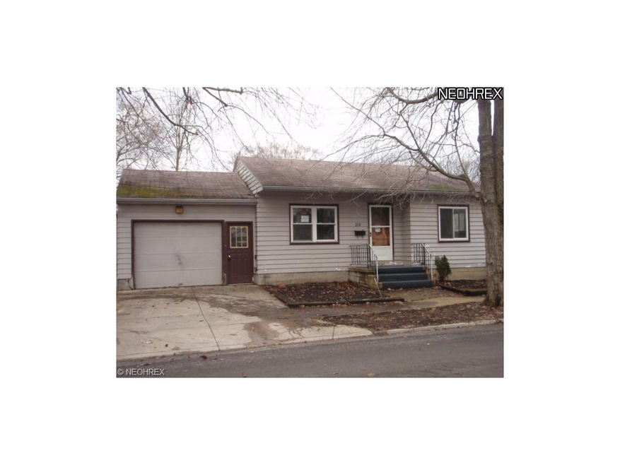 219 Perry St, Struthers, OH 44471 - photo 1