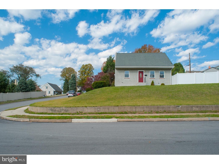 308 Woodlyn Cir, Woodlyn, PA 19094 - photo 1