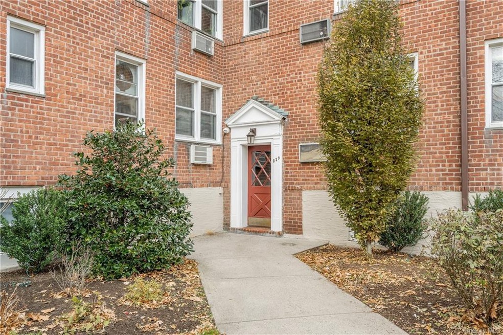 329 Palmer Terrace unit 2F, Mamaroneck, NY 10543 - photo 1