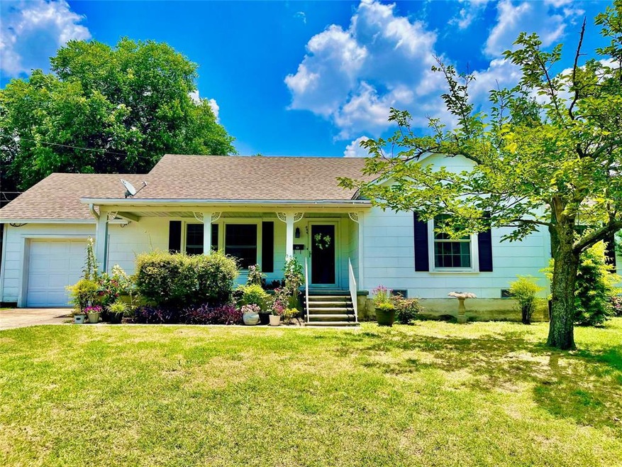 804 N Trinity St, Decatur, TX 76234 - photo 1