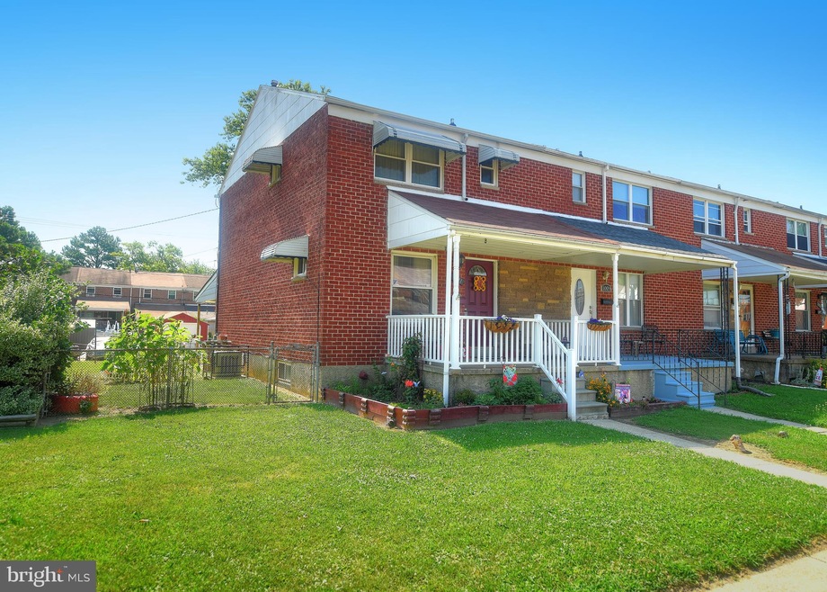 1011 Foxwood Ln, Essex, MD 21221 - photo 1