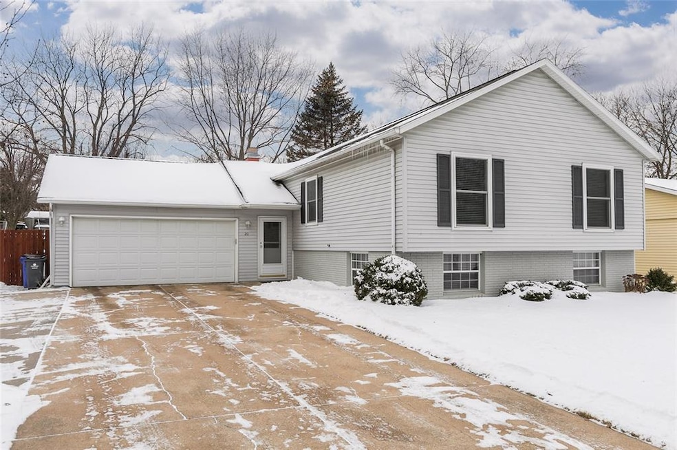 20 Clive Dr NW, Cedar Rapids, IA 52405 - photo 1