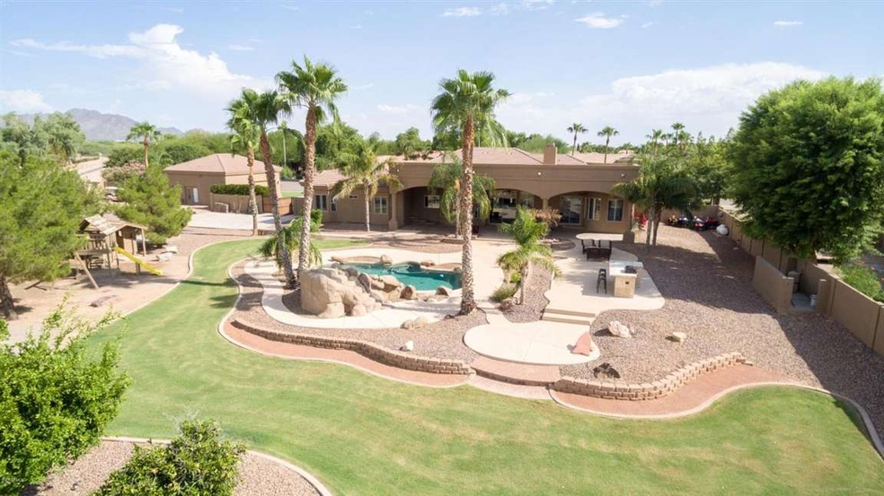 OVER AN ACRE LOT!!