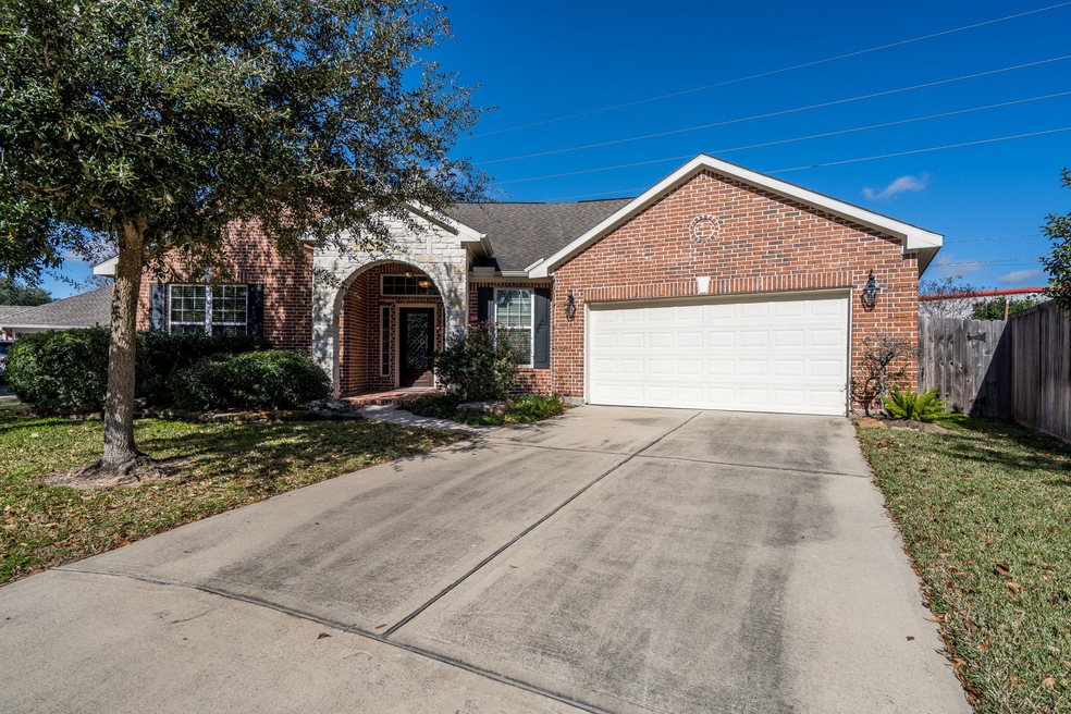 11738 Briar Canyon Ct, Tomball, TX....Ready and waiting for you!