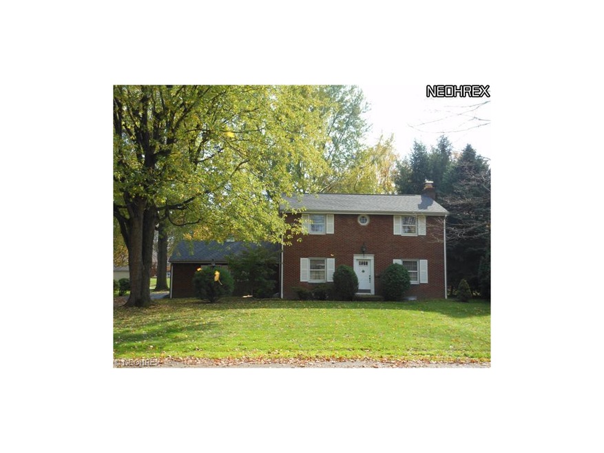 Stately all brick colonial home just outside of Av