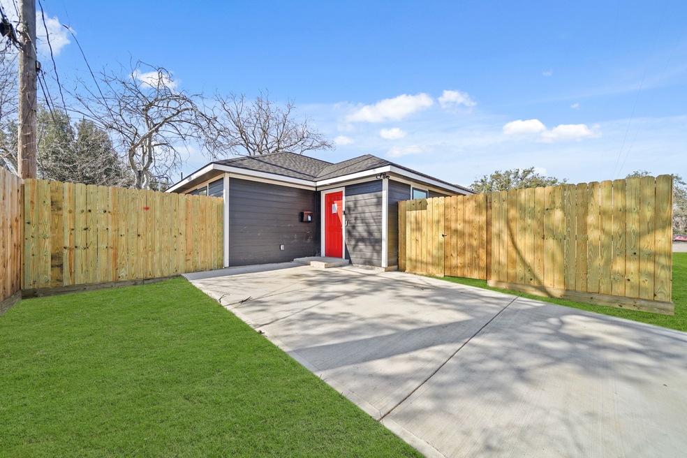 4154 Erby St unit B, Houston, TX 77087 - photo 1