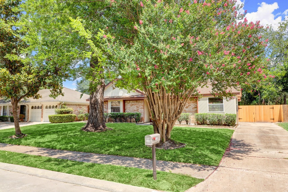 9006 Stone Brook Ln, Houston, TX 77040 - photo 1