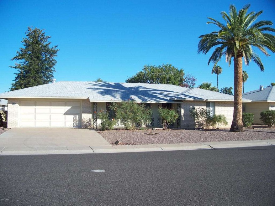 10710 W Pineaire Dr, Sun City, AZ 85351 - photo 1