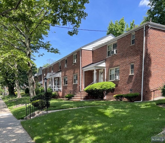 425 Plateau Ave, Fort Lee, NJ 07024 - photo 1