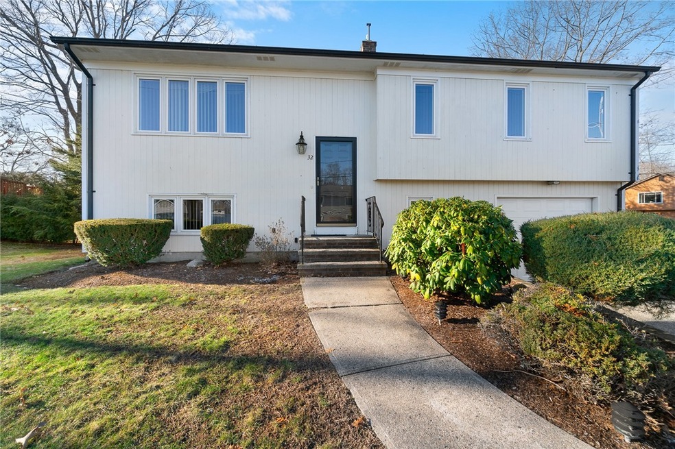 32 Freedom Ct, Johnston, RI 02919 - photo 1