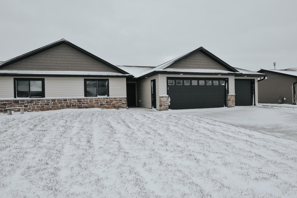 311 N 11th St, Goodhue, MN 55027 - photo 1