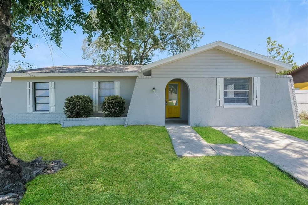 8624 Fish Lake Rd, Tampa, FL 33619 - photo 1