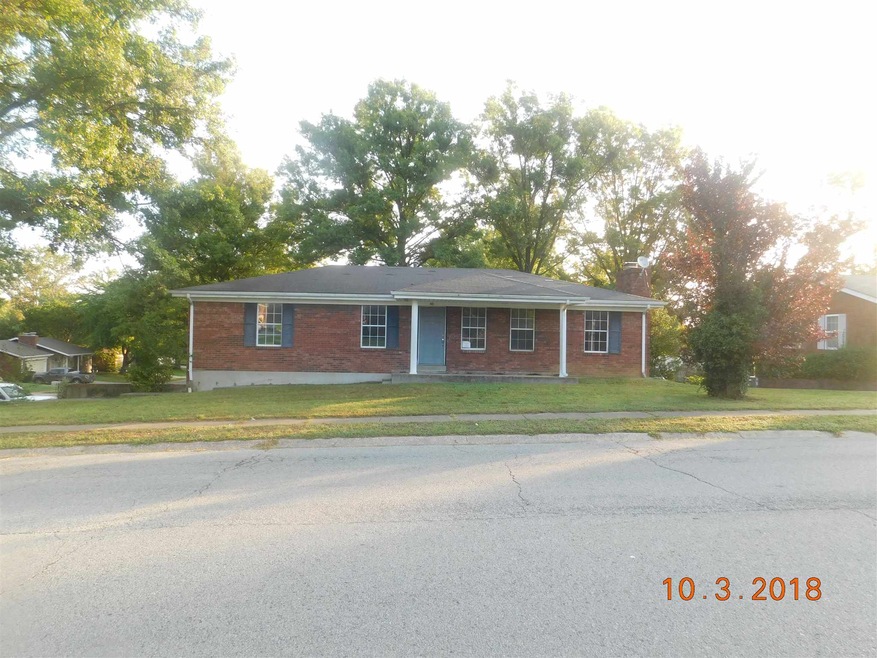 800 Castlewood Dr, New Albany, IN 47150 - photo 1