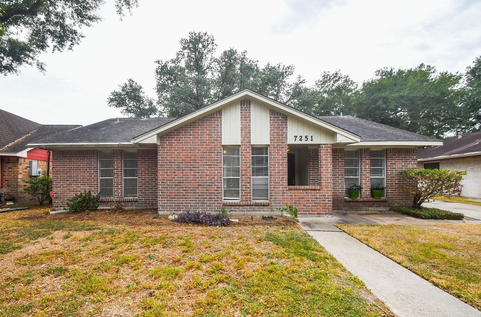 7251 Stonegate Dr, Houston, TX 77040 - photo 1