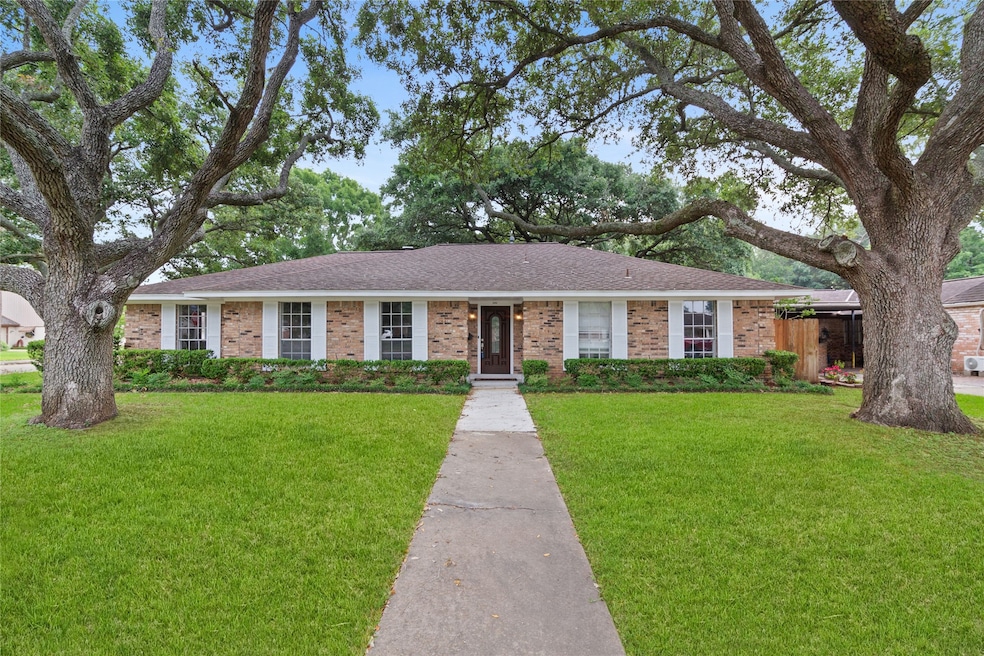 2001 Briar Ln, Richmond, TX 77469 - photo 1