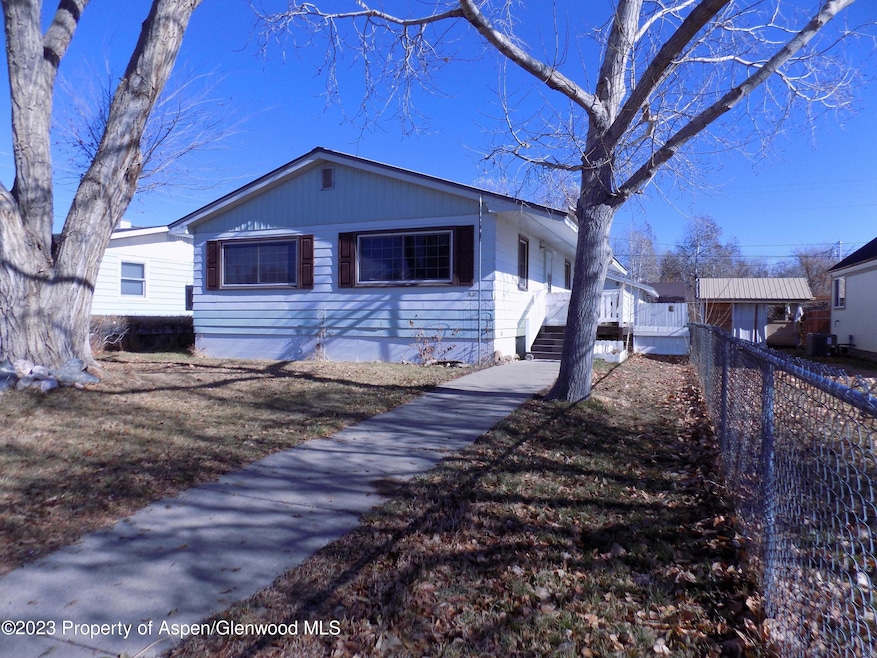 585 Pershing St, Craig, CO 81625 - photo 1
