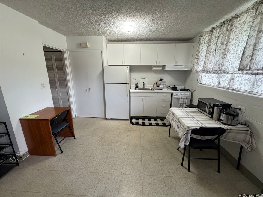 932 Kinau St unit 303, Honolulu, HI 96814 - photo 1