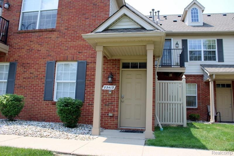 23413 Williamsburg Cir unit 12, Woodhaven, MI 48183 - photo 1