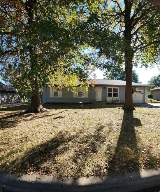 1112 N Rainbow St, Nixa, MO 65714 - photo 1
