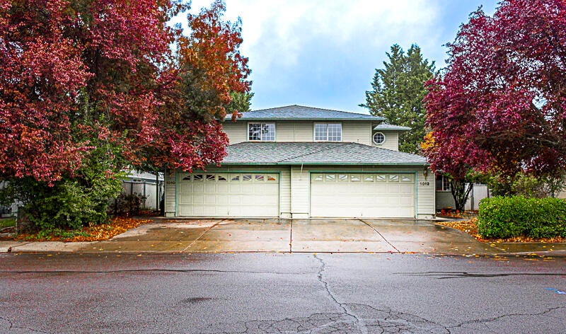 1010 Glengrove Ave, Central Point, OR 97502 - photo 1