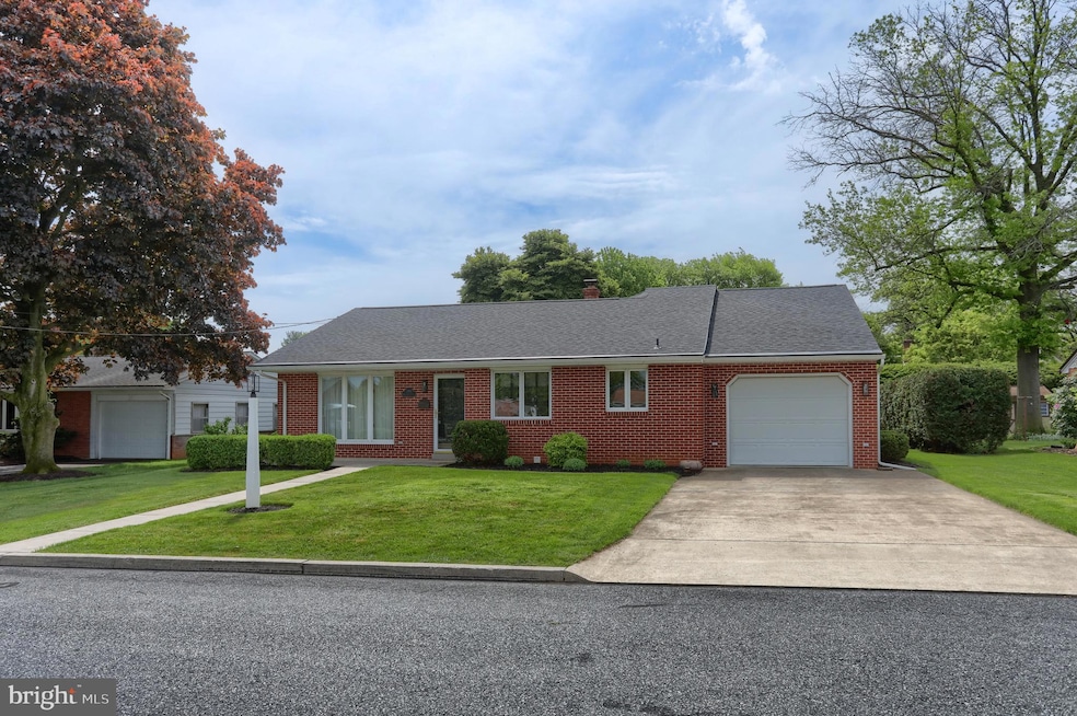 240 W Elm St, Palmyra, PA 17078 - photo 1