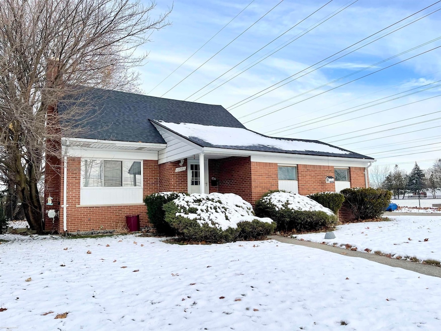 12531 Common Rd, Warren, MI 48093 - photo 1