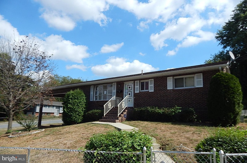 305 Pepper Mill Dr, Capitol Heights, MD 20743 - photo 1