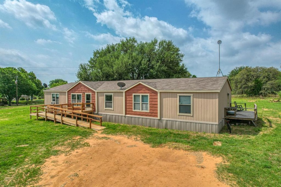 1025 Green Tree Dr, Weatherford, TX 76087 - photo 1