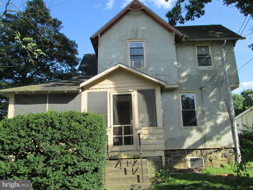 400 W Wayne Ave, Wayne, PA 19087 - photo 1