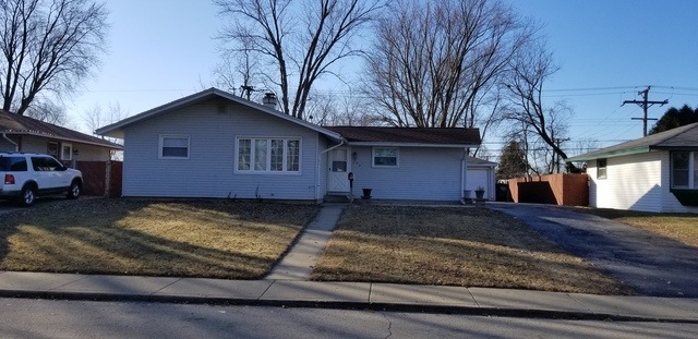 243 Ensenada Dr, Carpentersville, IL 60110 - photo 1