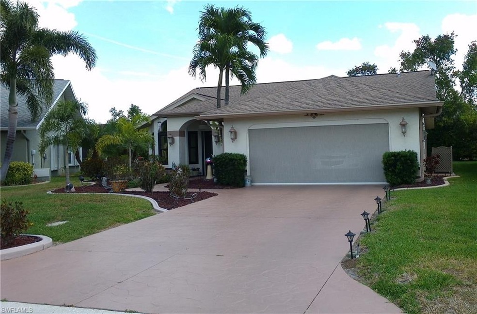 2 Car Garage With Screen Door Perfect for those Ga