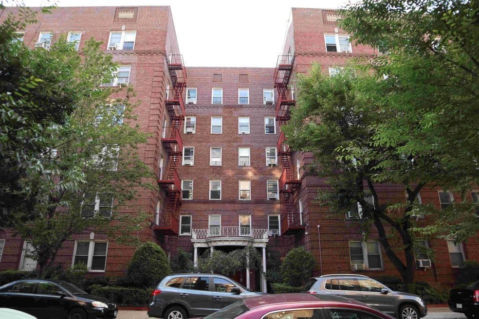 Stanwix Apartment COOP unit A-6, Forest Hills, NY 11375 - photo 1