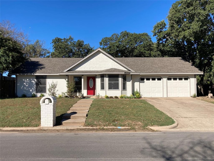 107 Briarhaven Blvd, Weatherford, TX 76086 - photo 1