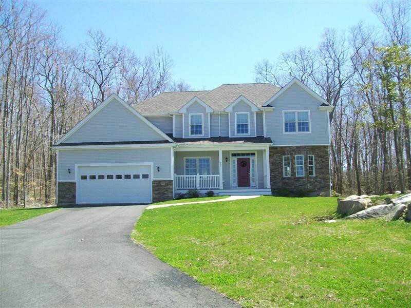 205 Teaberry Ln, Tiverton, RI 02878 - photo 1