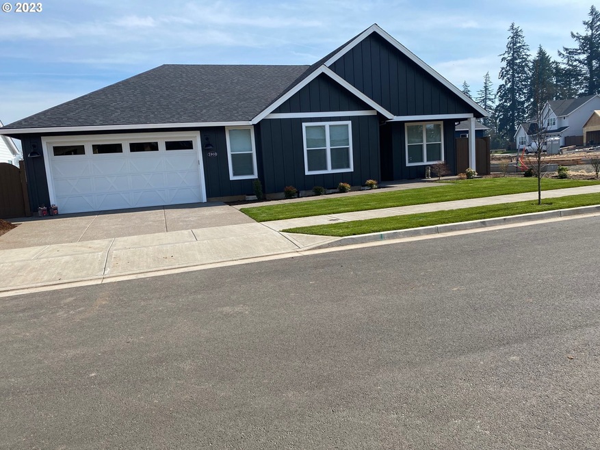 1947 S Fir Loop, Canby, OR 97013 - photo 1