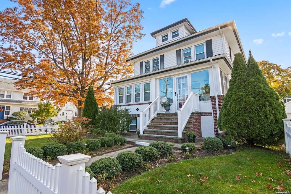 2 Leach St, Lynbrook, NY 11563 - photo 1