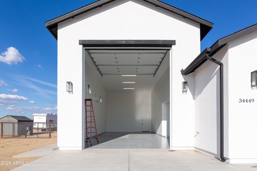 R/V Garage