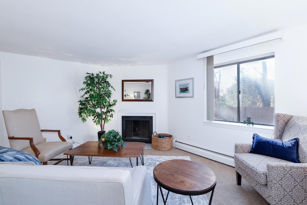 825 Main Unit 23-17
