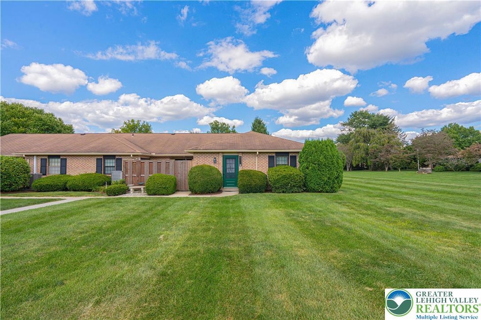 2771 Rolling Green Place unit C419, MacUngie, PA 18062 - photo 1