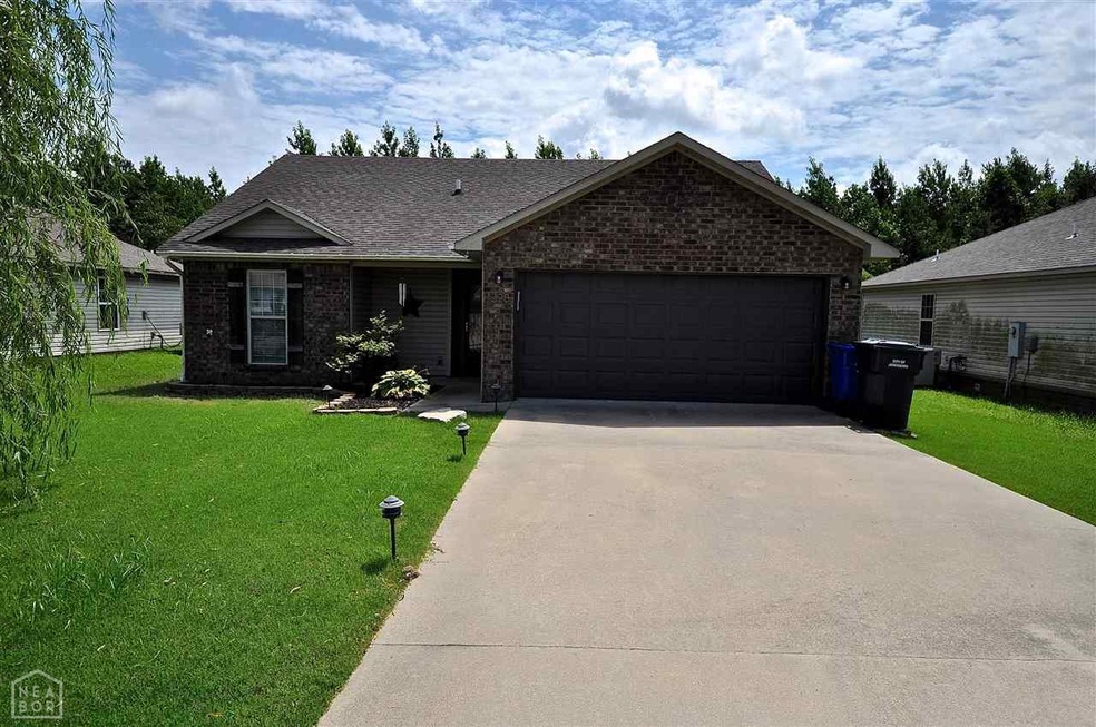 1228 Sandino Dr, Jonesboro, AR 72401 - photo 1