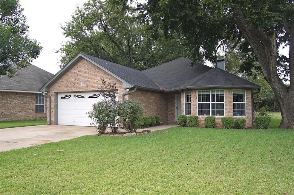 1714 Windsor Dr, Gainesville, TX 76240 - photo 1