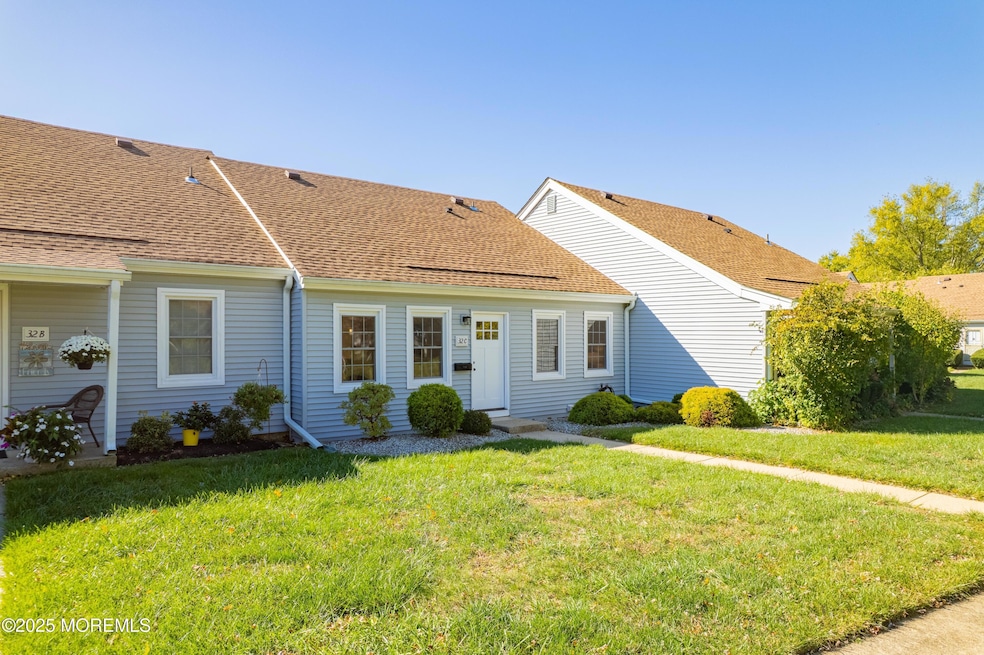 32 Plaza de Las Lobos unit C, Freehold, NJ 07728 - photo 1