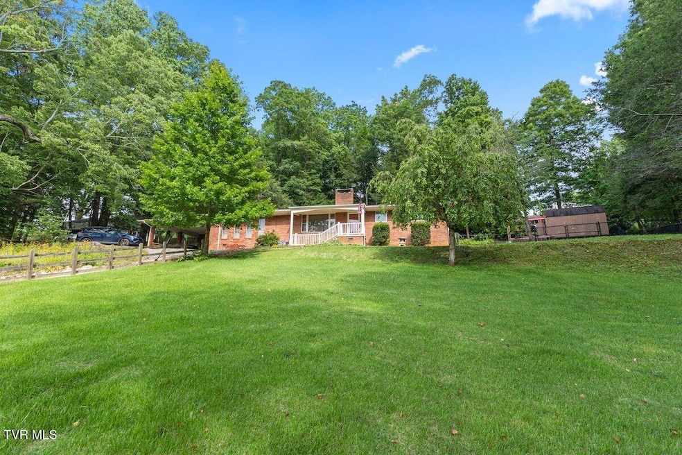 720 Holly Ave, Erwin, TN 37650 - photo 1