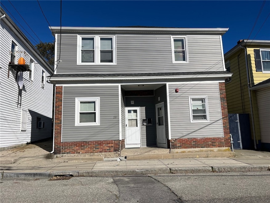 217 State St unit 3 F, Bristol, RI 02809 - photo 1