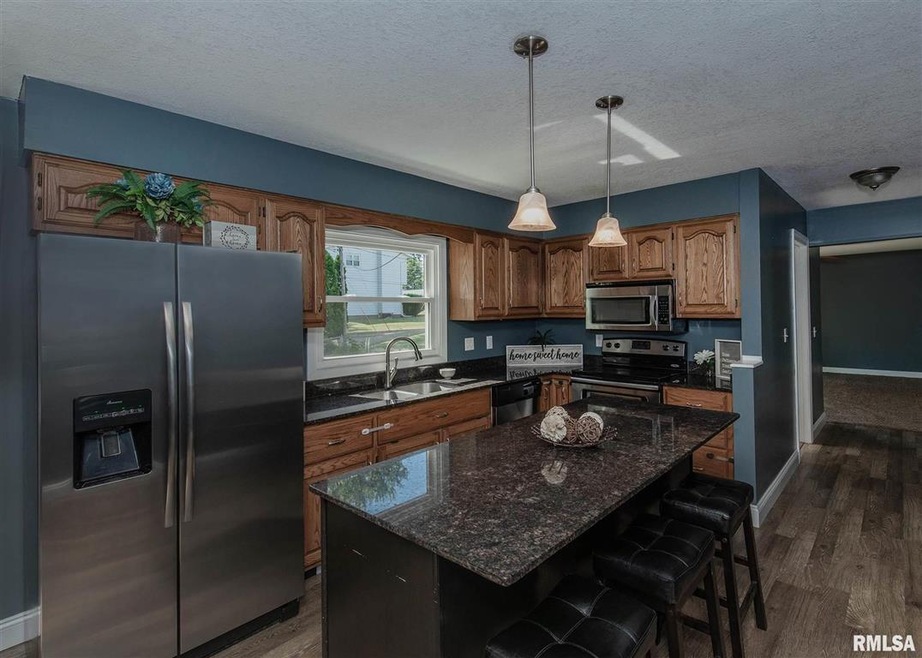 4568 Sheridan St, Davenport, IA 52806 - photo 1